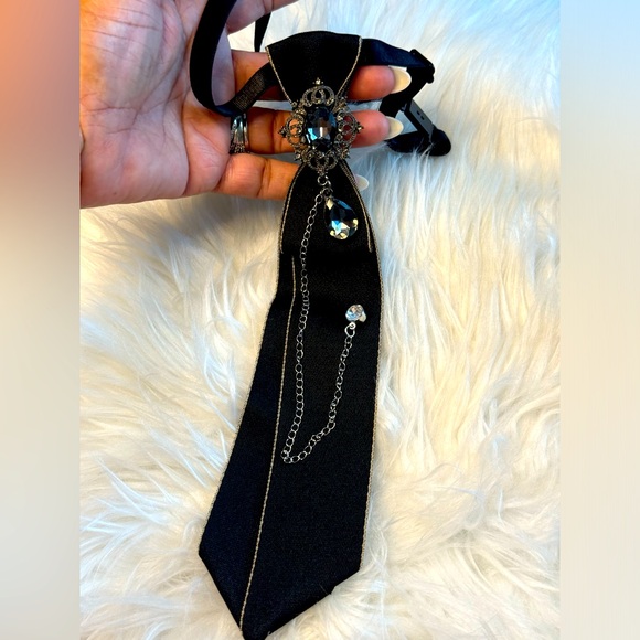 Chic Necktie - Picture 4 of 9